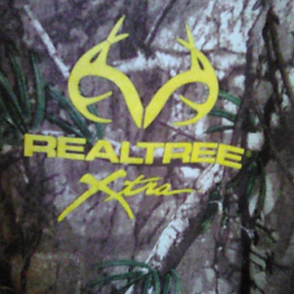 Realtree long sleeve shirt - Picture 2 of 3